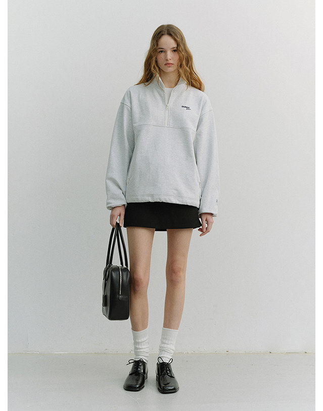 던스트 UNISEX RELAXED HALF ZIP-UP SWEATSHIRT LIGHT MELANGE GREY_UDTS6A102G1 그레이 착용컷
