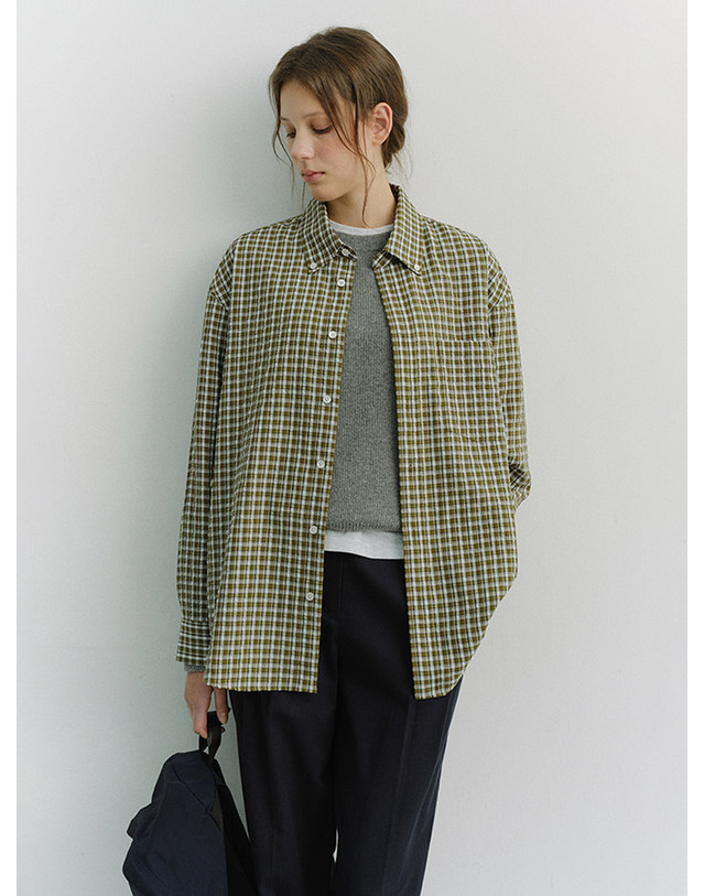 던스트 UNISEX OVERSIZED BD CHECKED SHIRT KHAKI GREEN CHECK_UDSH6A115E2 그린 착용컷