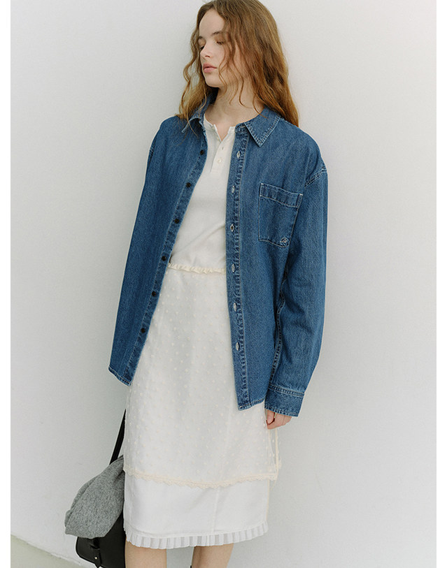 던스트 UNISEX OVERSIZED DENIM SHIRT CLASSIC BLUE_UDSH6A102B2 블루 착용컷