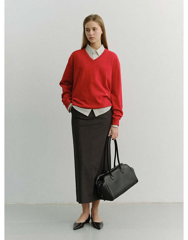 던스트 UNISEX SOFT V-NECK SWEATER TOMATO RED_UDSW6A108R2 레드 착용컷