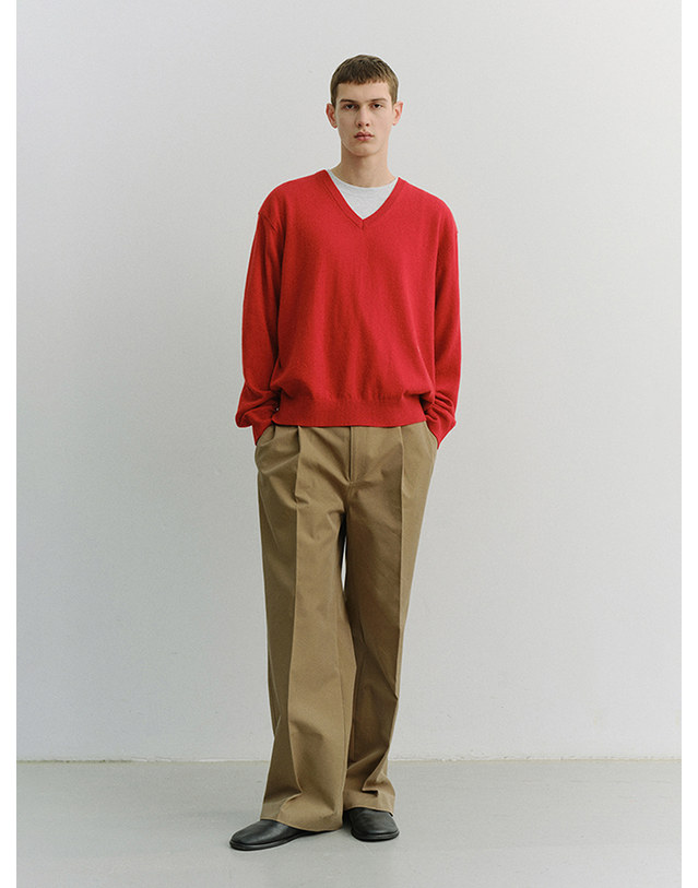 던스트 UNISEX SOFT V-NECK SWEATER TOMATO RED_UDSW6A108R2 레드 착용컷