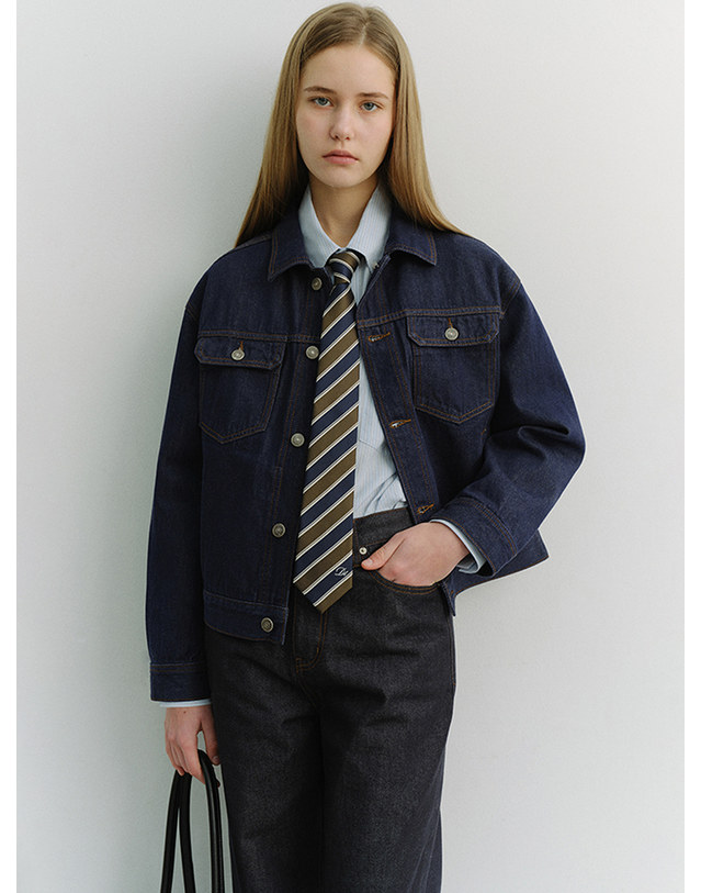 던스트 UNISEX DENIM TRUCKER JACKET INDIGO NAVY_UDJU6A108N1 네이비 착용컷