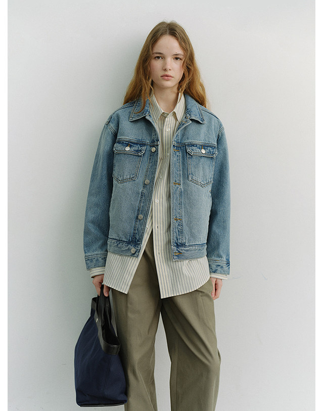 던스트 UNISEX DENIM TRUCKER JACKET LIGHT BLUE_UDJU6A108B1 블루 착용컷