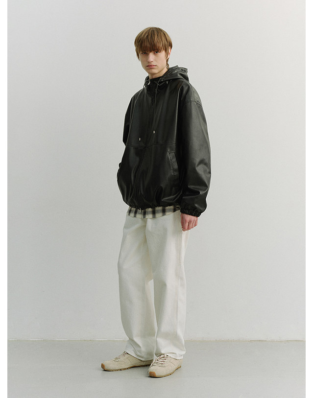 던스트 UNISEX ALTER-LEATHER WINDBREAKER BLACK_UDJU6A101BK 블랙 착용컷