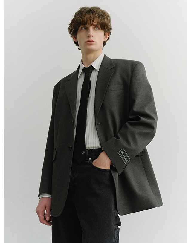 던스트 UNISEX OVERSIZED WOOL BLAZER MELANGE GREY_UDJA6A107G2 그레이 착용컷