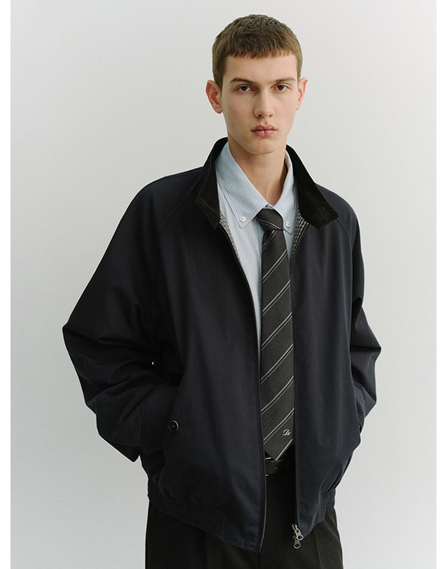던스트 STRIPED TIE CHARCOAL GREY_UDNE6E101CG 그레이 착용컷