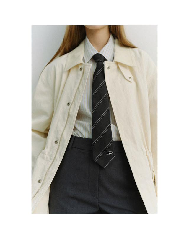 던스트 STRIPED TIE CHARCOAL GREY_UDNE6E101CG 그레이 착용컷