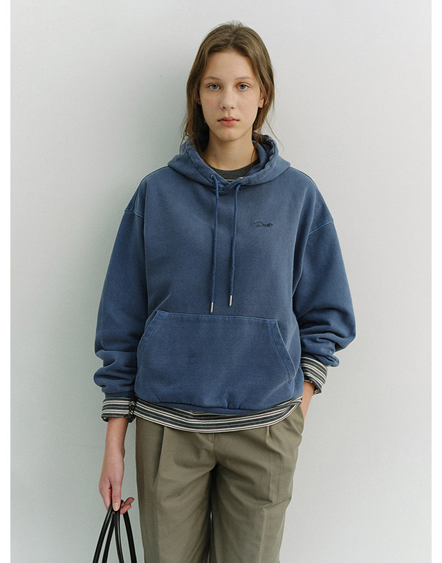 던스트 UNISEX GARMENT DYED HOODIE BLUE_M_UDTS6A113B2 블루 착용컷