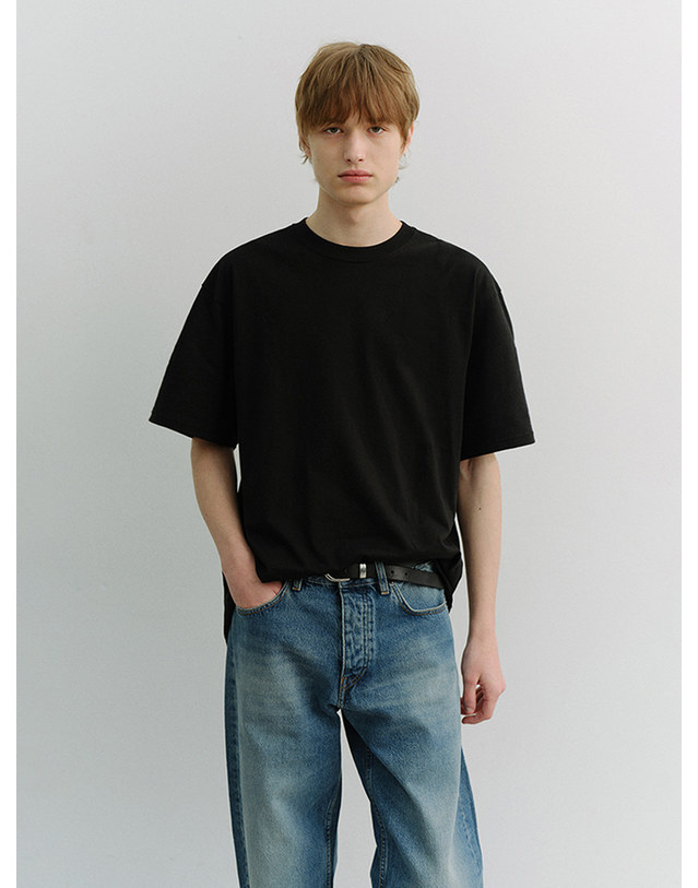 던스트 UNISEX LOOSE T-SHIRT BLACK_M_UDTS6A112BK 블랙 착용컷