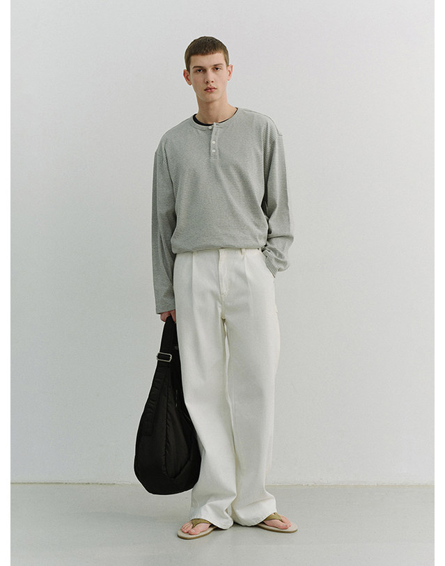 던스트 UNISEX HENLEY-NECK T-SHIRT GREY STRIPE_M_UDTS6A109G1 그레이 착용컷