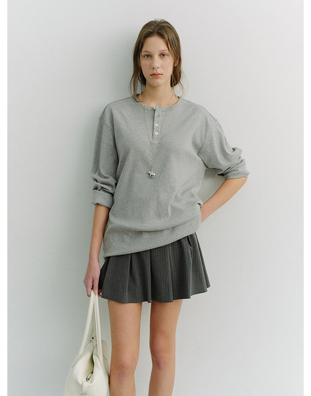 던스트 UNISEX HENLEY-NECK T-SHIRT MELANGE GREY_M_UDTS6A109G2 그레이 착용컷