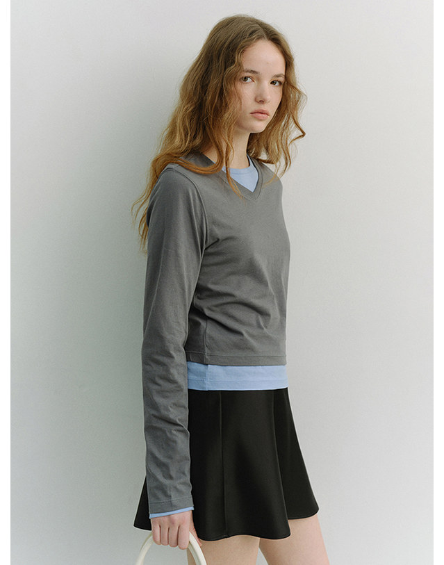 던스트 ESSENTIAL PETIT V-NECK T-SHIRT CHARCOAL GREY_UDTS6A201CG 그레이 착용컷