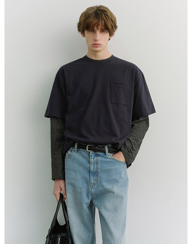 던스트 UNISEX LAYERED SET-UP T-SHIRT NAVY BLACK STRIPE_UDTS6A117N2 네이비 착용컷