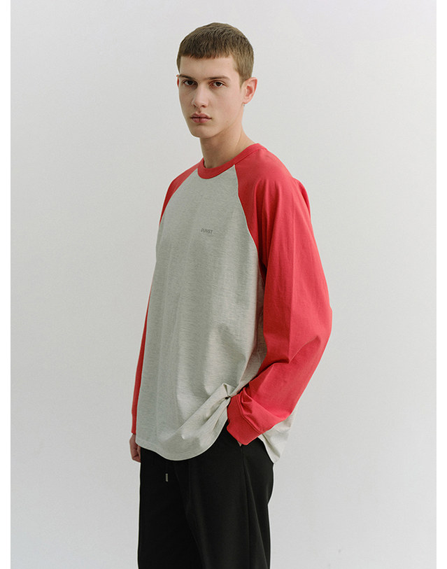 던스트 UNISEX RAGLAN T-SHIRT RED OATMEAL MELANGE_UDTS6A116R2 레드 착용컷
