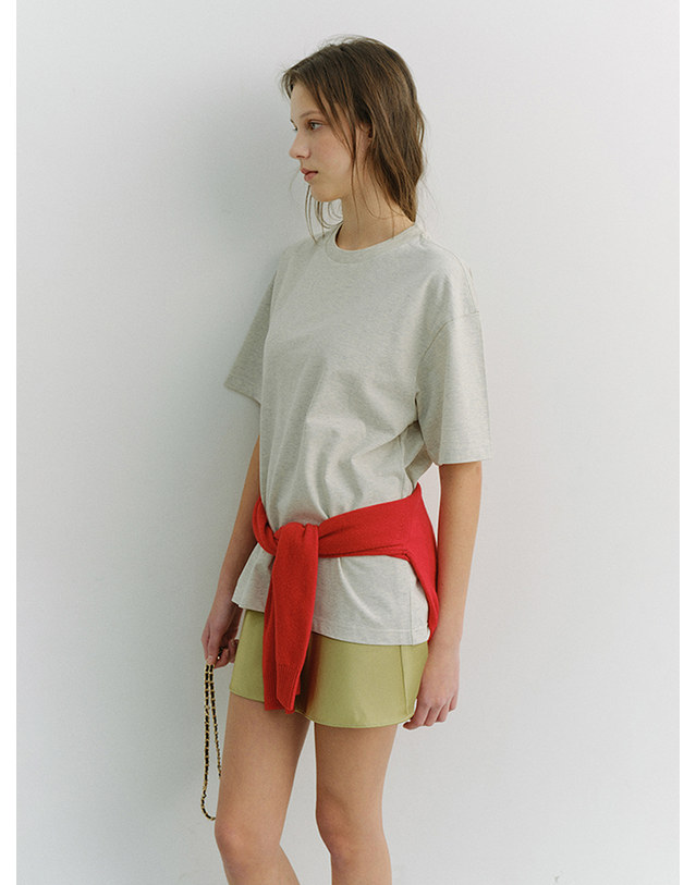 던스트 UNISEX LOOSE T-SHIRT OATMEAL MELANGE_UDTS6A112I1 그레이 착용컷