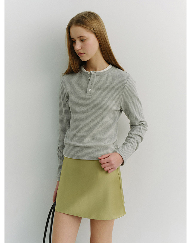 던스트 UNISEX HENLEY-NECK T-SHIRT GREY STRIPE_UDTS6A109G1 그레이 착용컷