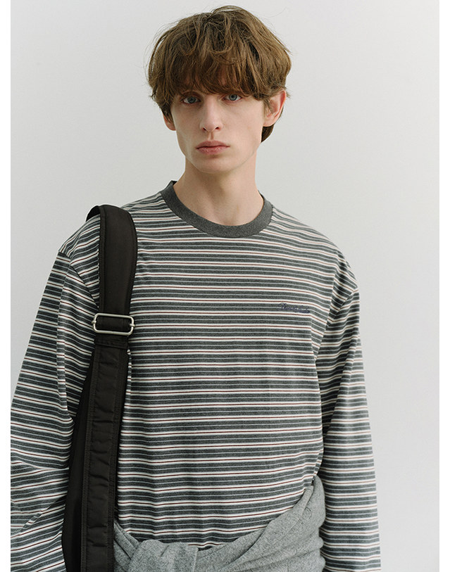 던스트 UNISEX STRIPED T-SHIRT GREY STRIPE_UDTS6A106G2 그레이 착용컷
