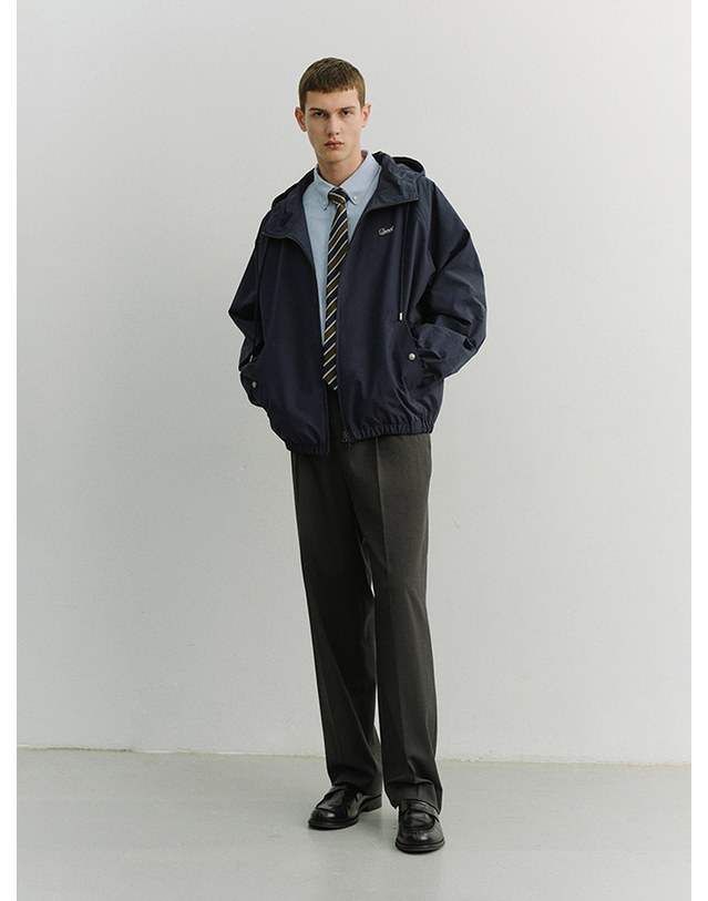 던스트 UNISEX LOGO WINDBREAKER NAVY_UDJU6A113N2 네이비 착용컷