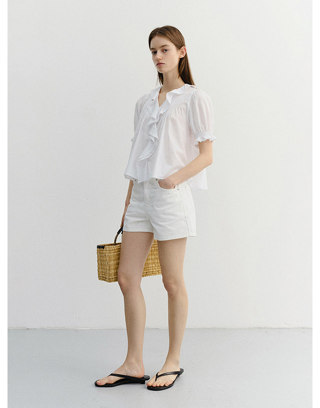 던스트 RUFFLE BLOUSE WHITE_UDBL6B221WT 흰색 착용컷