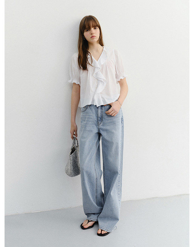 던스트 RUFFLE BLOUSE WHITE_UDBL6B221WT 흰색 착용컷