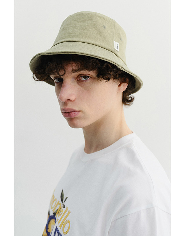 던스트 ADVENTURE BUCKET HAT OLIVE KHAKI_UDHE6E102K1 그린 착용컷