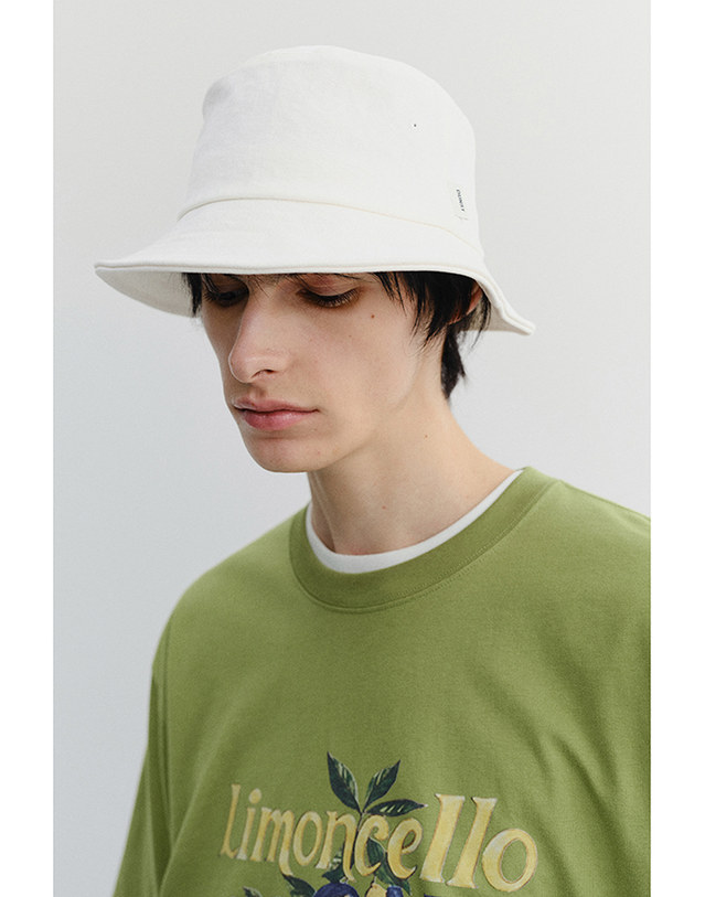 던스트 ADVENTURE BUCKET HAT WHITE_UDHE6E102WT 흰색 착용컷