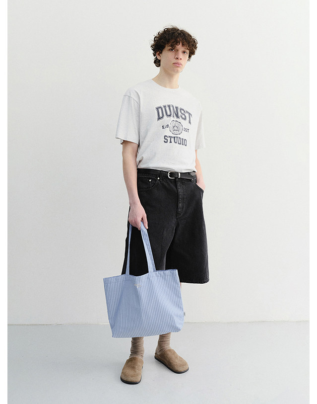 던스트 STRIPE EASY SHOPPER BLUE STRIPE_M_UDBA6E213B1 블루 착용컷