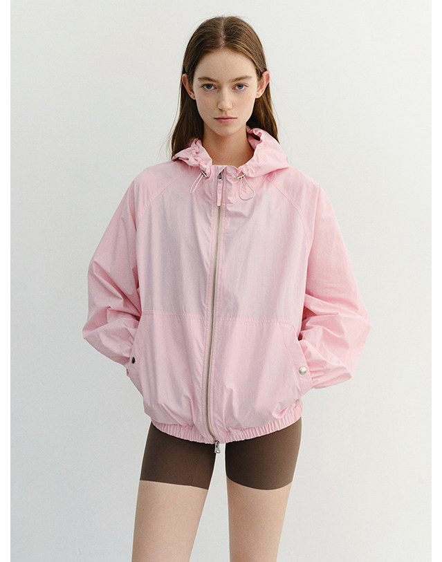 던스트 UNISEX SUMMER BREEZE WINDBREAKER SOFT PINK_M_UDJU6B123P1 핑크 착용컷