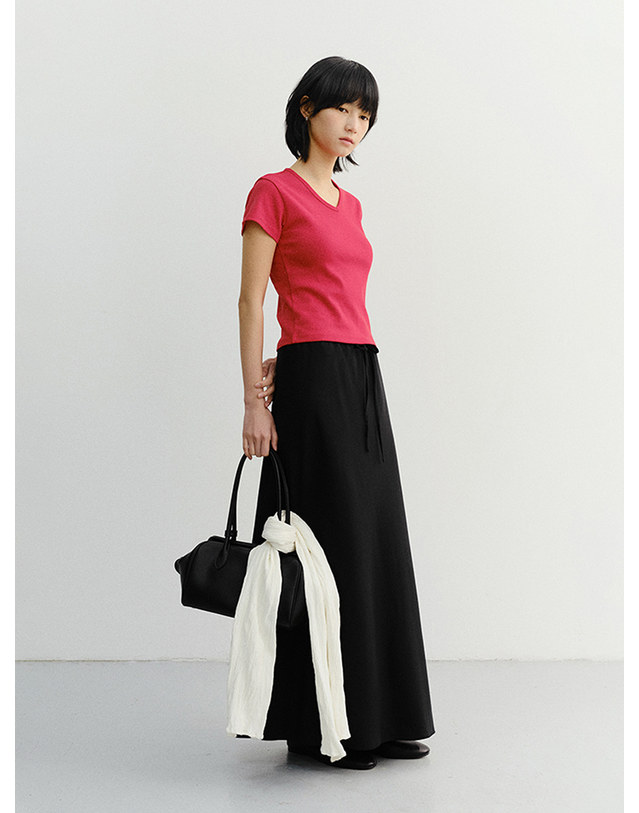 던스트 LINEN MAXI SKIRT BLACK_UDSK6B221BK 블랙 착용컷