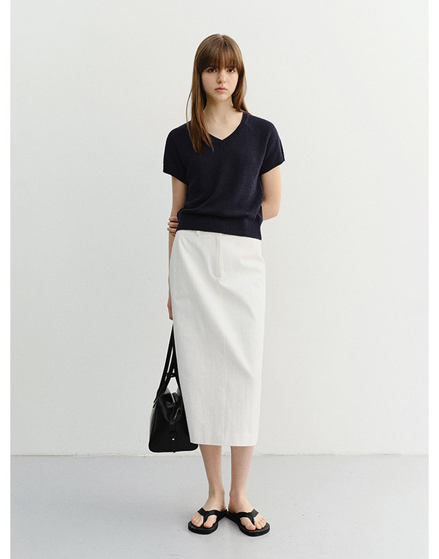 던스트 SUMMER LINEN V-NECK KNIT NAVY_UDSW6B233N2 네이비 착용컷