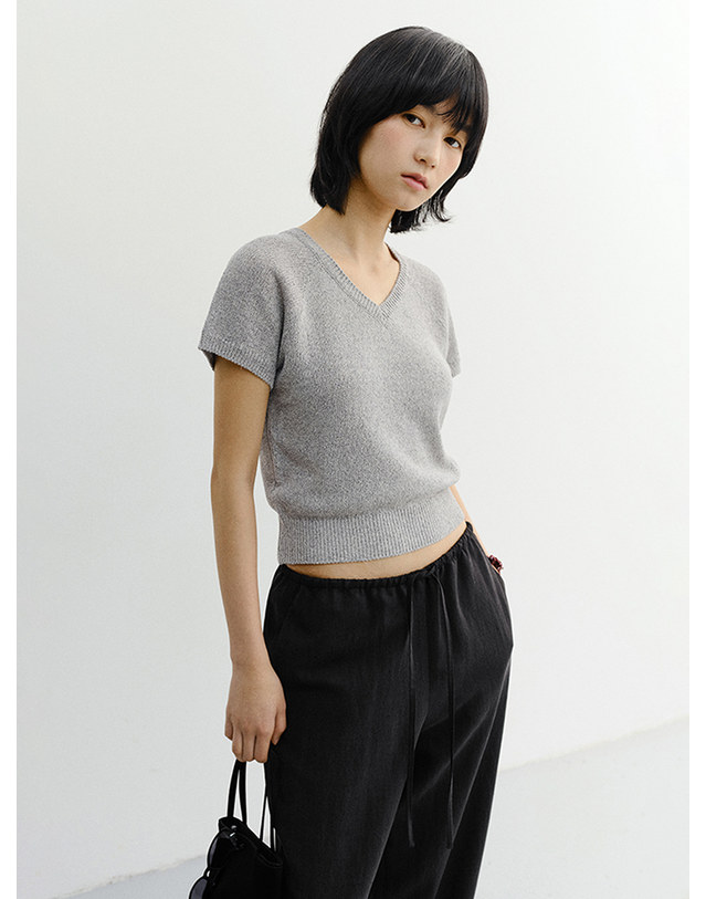 던스트 SUMMER LINEN V-NECK KNIT MELANGE GREY_UDSW6B233G2 그레이 착용컷
