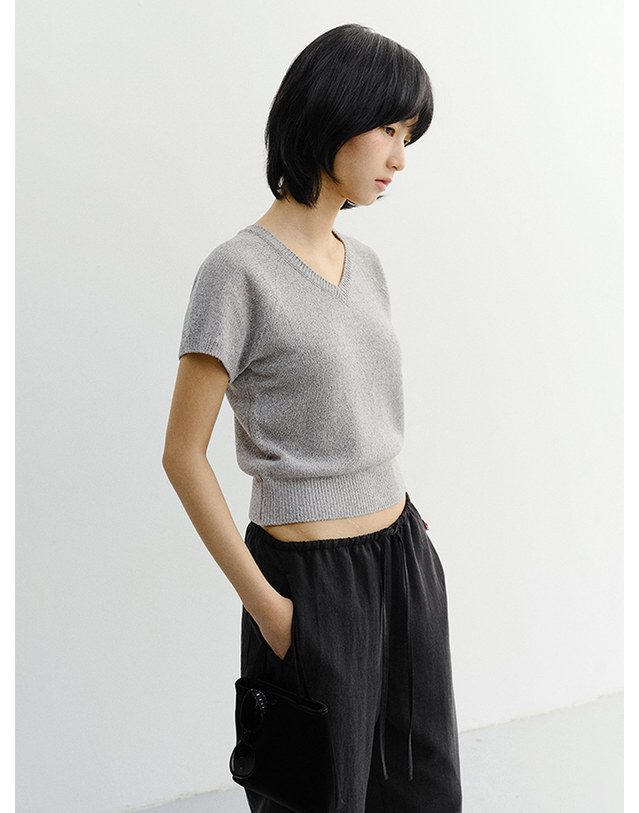 던스트 SUMMER LINEN V-NECK KNIT MELANGE GREY_UDSW6B233G2 그레이 착용컷
