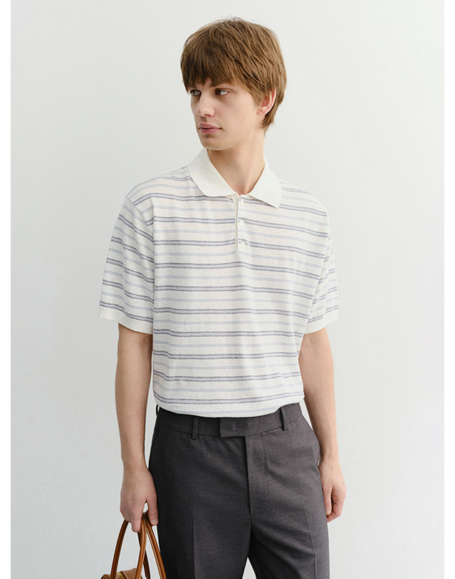 던스트 UNISEX STRIPED POLO KNIT WHITE SOFT BLUE_UDSW6B127IV 아이보리 착용컷