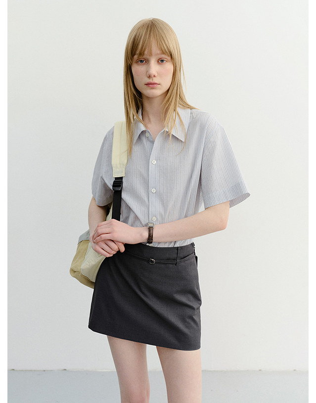던스트 UNISEX HOLIDAY STRIPED SHIRT SOFT BLUE STRIPE_UDSH6B123B1 블루 착용컷