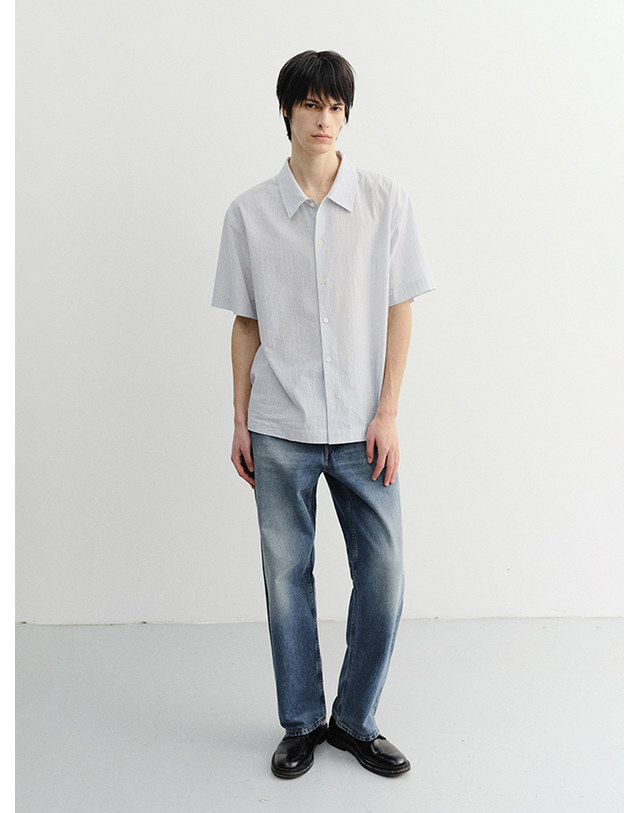 던스트 UNISEX HOLIDAY STRIPED SHIRT SOFT BLUE STRIPE_UDSH6B123B1 블루 착용컷
