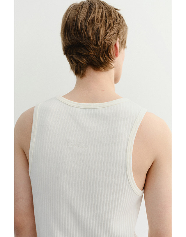 던스트 RELAXED SLEEVELESS TOP IVORY_M_UDTS6B321IV 아이보리 착용컷