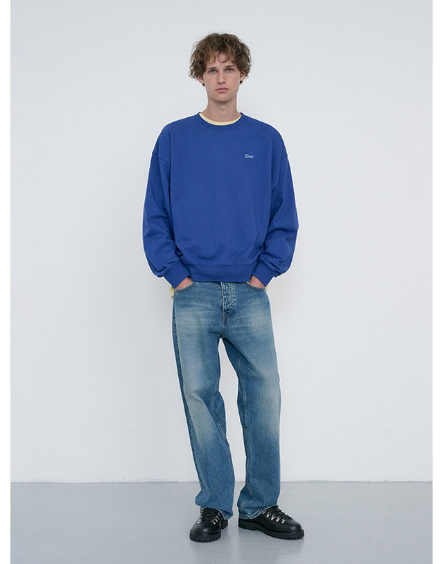 던스트 UNISEX GARMENT DYED SWEATSHIRT BLUE_M_UDTS6C115B2 블루 착용컷