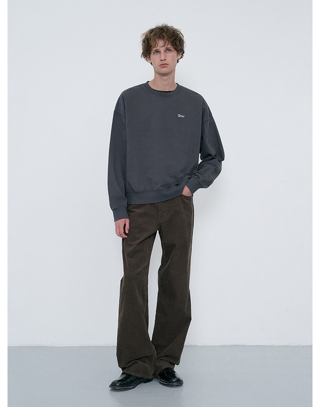 던스트 UNISEX GARMENT DYED SWEATSHIRT WASHED BLACK_M_UDTS6C115BK 블랙 착용컷