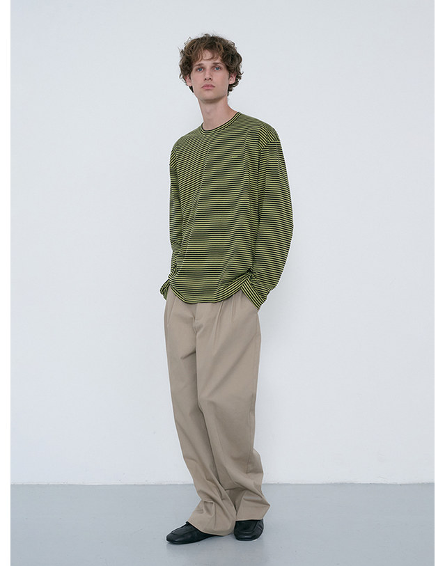 던스트 UNISEX MUTED STRIPED T-SHIRT OLIVE KHAKI_M_UDTS6C105E1 그린 착용컷