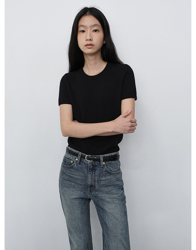 던스트 HALF SLEEVE KNIT TOP BLACK_UDSW6C201BK 블랙 착용컷