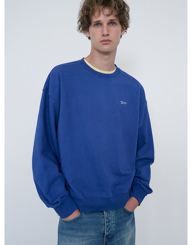 던스트 UNISEX GARMENT DYED SWEATSHIRT BLUE_UDTS6C115B2 블루 착용컷