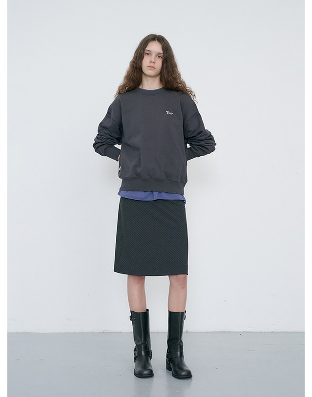 던스트 UNISEX GARMENT DYED SWEATSHIRT WASHED BLACK_UDTS6C115BK 블랙 착용컷