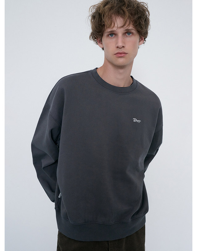 던스트 UNISEX GARMENT DYED SWEATSHIRT WASHED BLACK_UDTS6C115BK 블랙 착용컷