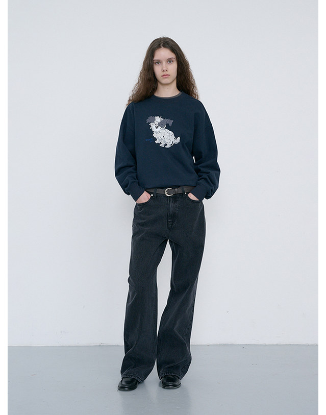 던스트 UNISEX PUPPY SWEATSHIRT FRENCH NAVY_UDTS6C112N2 네이비 착용컷