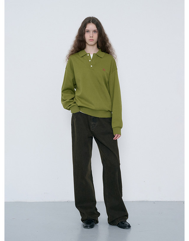 던스트 [10/27 예약배송] UNISEX LEATHER LOGO COLLARED T-SHIRT OLIVE_UDTS6C110E1 그린 착용컷