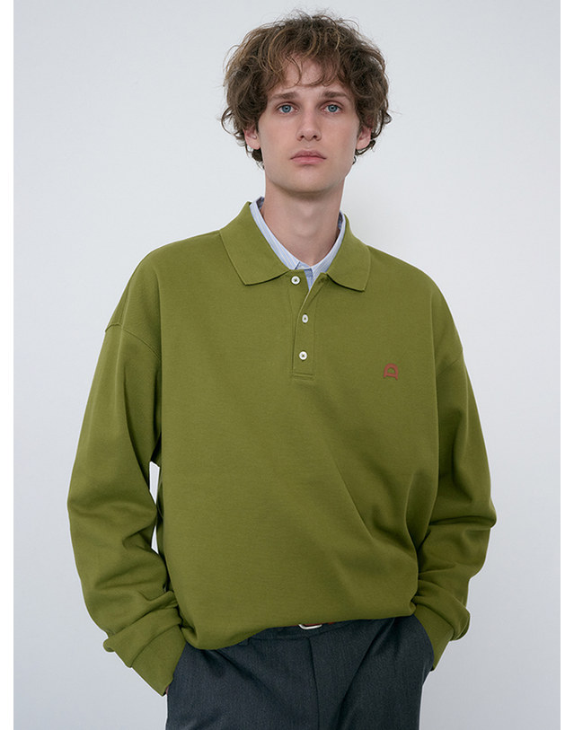 던스트 [10/27 예약배송] UNISEX LEATHER LOGO COLLARED T-SHIRT OLIVE_UDTS6C110E1 그린 착용컷