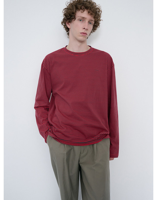 던스트 UNISEX MUTED STRIPED T-SHIRT RED_UDTS6C105R2 레드 착용컷