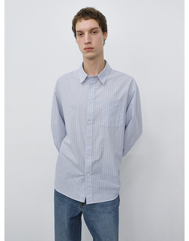 던스트 UNISEX INFORMAL SHIRT SOFT BLUE GREY STRIPE_UDSH6C102B1 블루 착용컷
