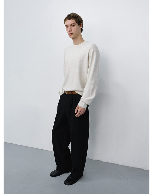 던스트 DOUBLE PLEATED WIDE SLACKS BLACK_M_UDPA6C313BK 블랙 착용컷