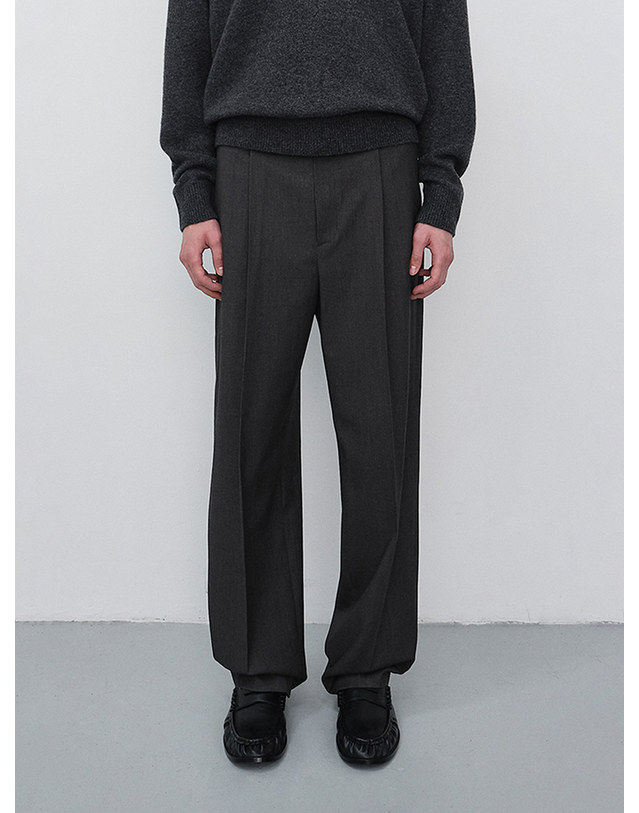 던스트 PLEATED SEMI-WIDE SLACKS CHARCOAL GREY_M_UDPA6C302CG 그레이 착용컷